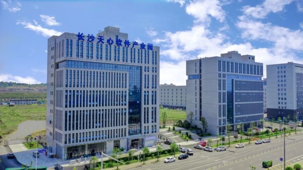 长沙融城经济发展集团有限公司对天心区软件产业园一楼916.86㎡商铺公开招租公告
